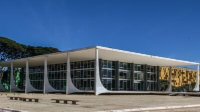 Mendonça vota para validar mínimo existencial em R$ 600