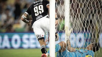 Rayan e Vegetti decidem e Vasco sai em vantagem na Copa do Brasil