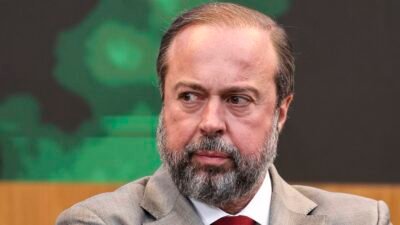 Ministro cobra solução para vazamento de água em minas da Vale