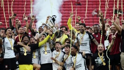 Corinthians vence Flamengo e é bicampeão da Supercopa Rei