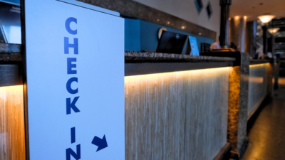 Hospedagens têm até amanhã para adotar check-in digital