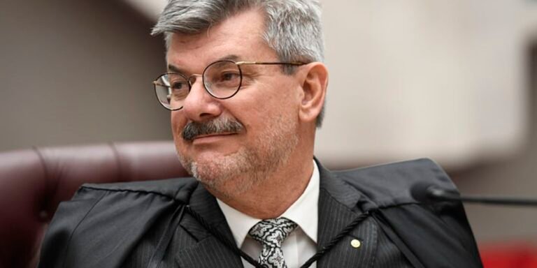 STJ abre processo e mantém afastamento de ministro acusado de assédio