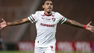 Fluminense arranca empate na Argentina e continua vivo na Libertadores