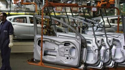 Indústria nacional varia 0,1% em março e acumula alta de 3,1% em 2026
