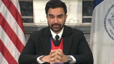 Prefeito de Nova York exalta Sócrates e mobilização social no futebol