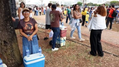 Ambulantes “desfilam” no 7 de Setembro em busca de sustento