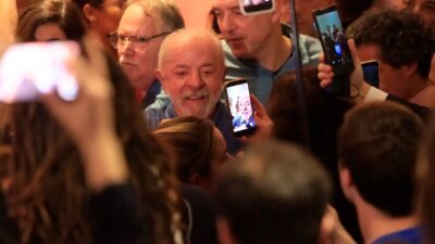 Lula agradece votos e diz que teve de vencer intromissão vinda de fora