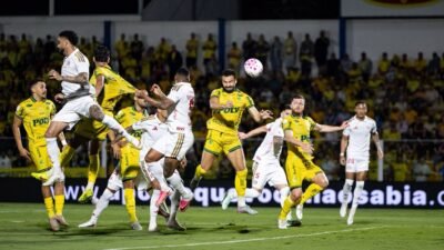 Com um a mais, Mirassol vence e complica Internacional no Brasileirão